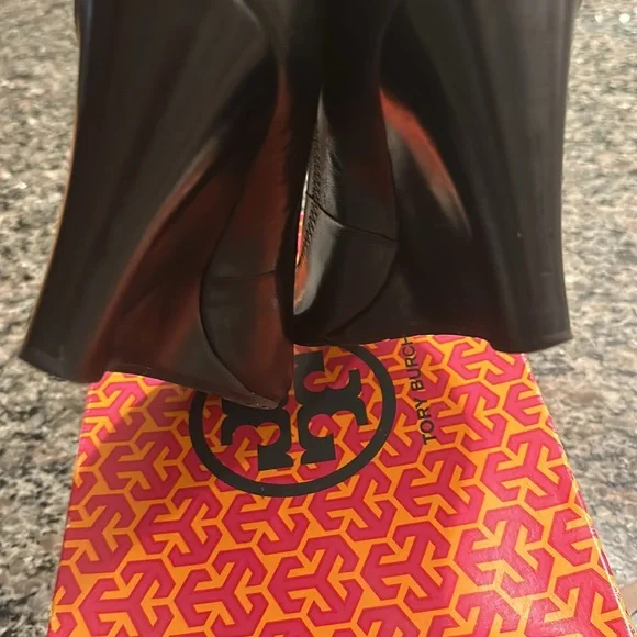Tory Burch Sophie Wedge Black Metal Logo Women’s Size 9/ a classic!!! - Picture 7 of 9